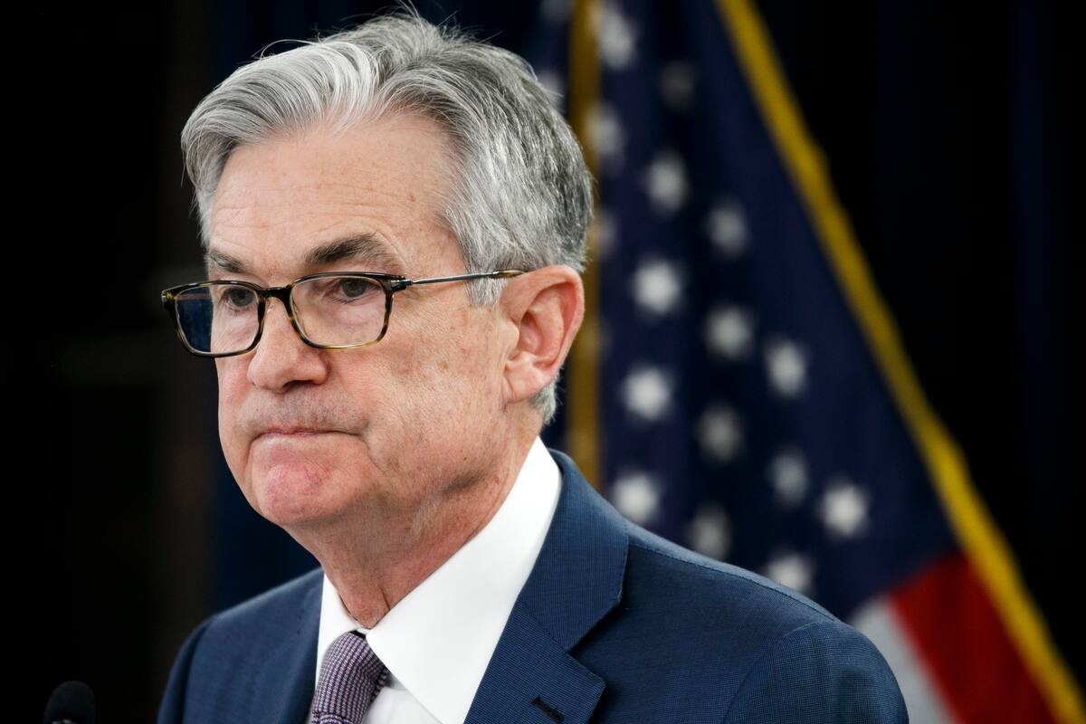 ARCHIVO - Foto de archivo, 3 de marzo de 2020, del presidente de la Reserva Federal, Jerome Powell, en conferencia de prensa en Wshington. Powell dijo el jueves 26 de marzo de 2020 que la Fed otorgará préstamos casi ilimitados para enfrentar los daños causados a la economía por el virus. (AP Foto/Jacquelyn Martin, File)