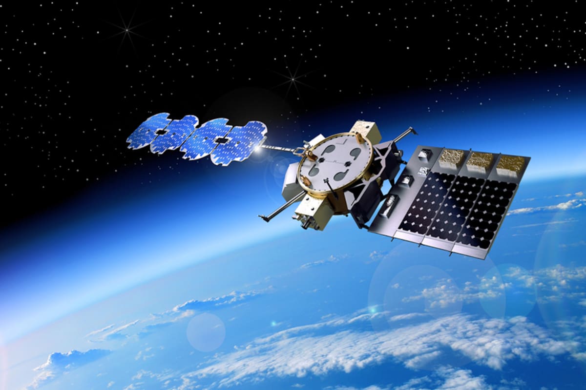 Desarrollan tecnología que puede enviar energía de satélites artificiales a la Tierra
