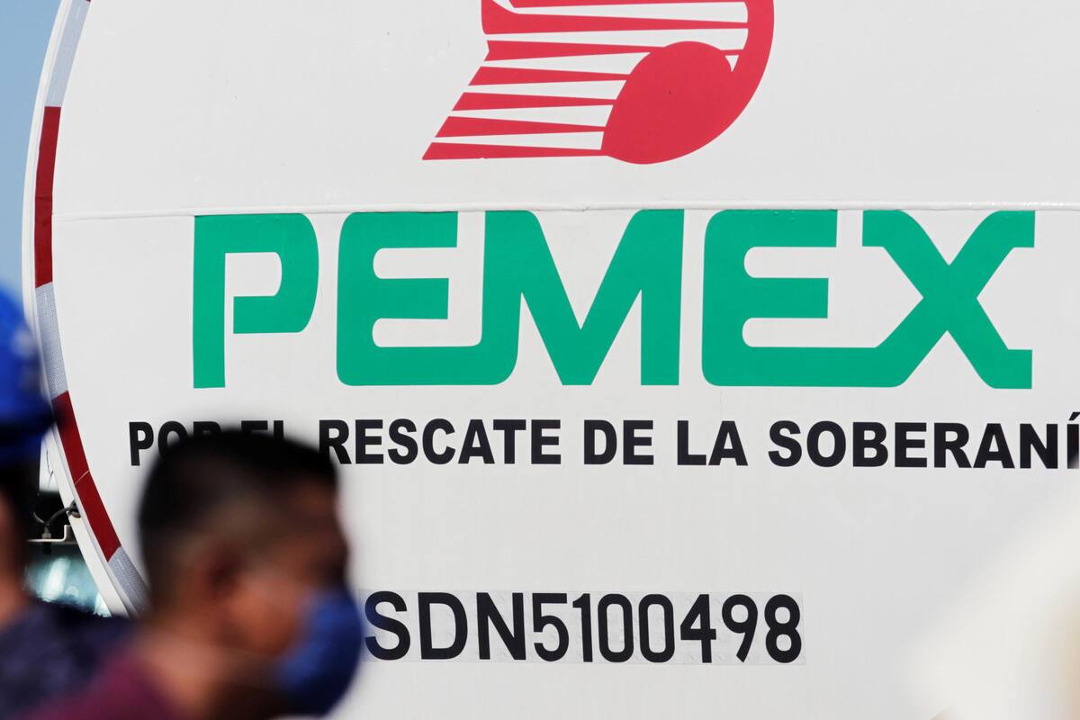 Pemex controla incendio causado por rayo en tanque de almacenamiento en Dos Bocas: Reuters