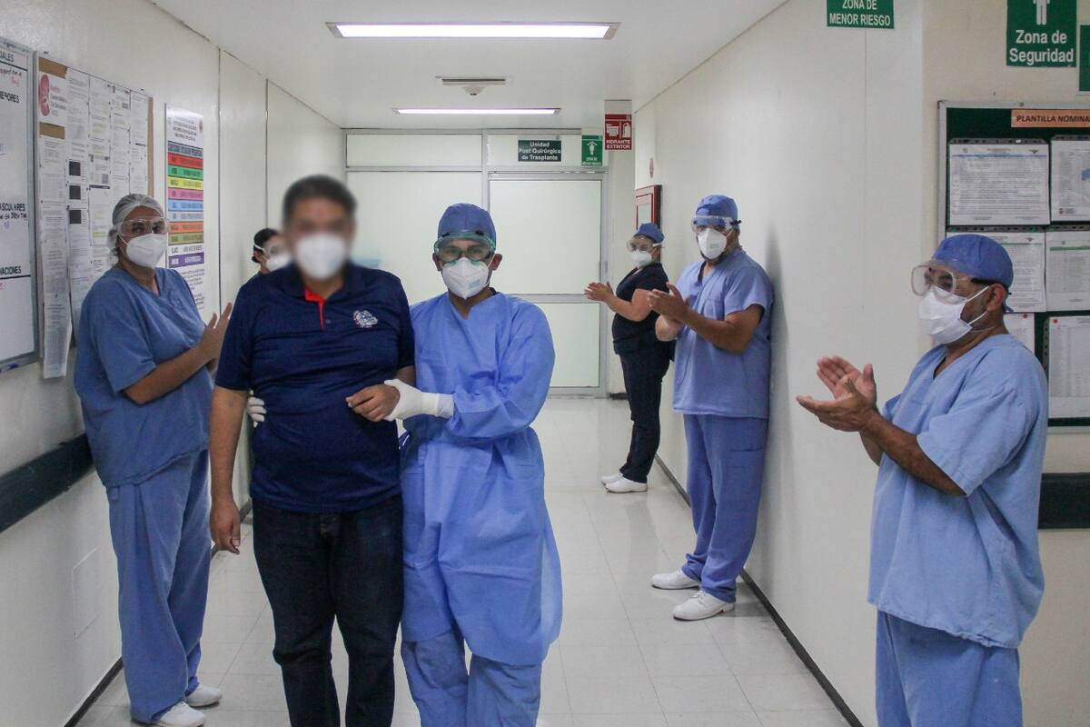 Dan de alta a doctor del IMSS tras superar el coronavirus, en Jalisco