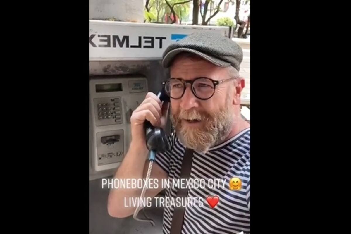 Extranjero se sorprende al ver un teléfono público en CdMx