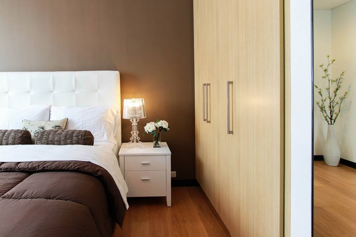 Sorprende en redes video de mini habitación que rentó una joven
