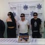 Caen tres personas armadas tras arrojar una pistola durante intervención policial