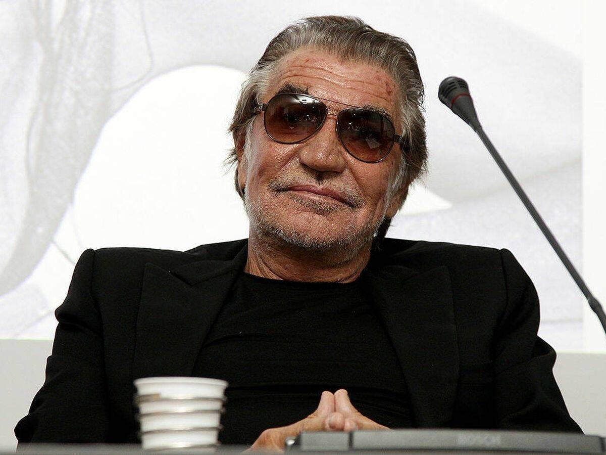 Roberto Cavalli no sólo dejó una marca en la industria de la moda con sus diseños, sino que también incursionó en la cultura popular.