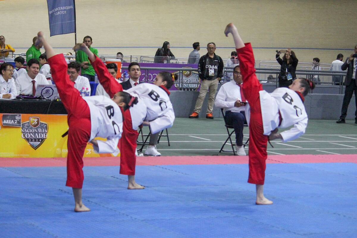 Fernanda Jiménez logró la segunda medalla en tercia poomsae, junto a sus compañeras Stephanie Reynoso y Diana Morales.