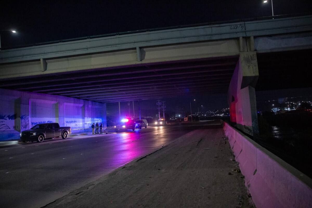 Noche del jueves y madrugada del viernes dejan encobijado, volcadura y fuerte incendio en Tijuana
