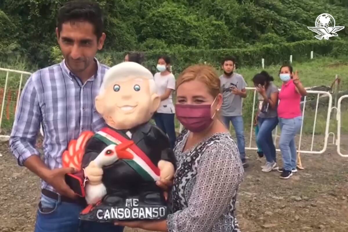 Regala a su marido en el Día del Padre una alcancía de AMLO firmada por el presidente