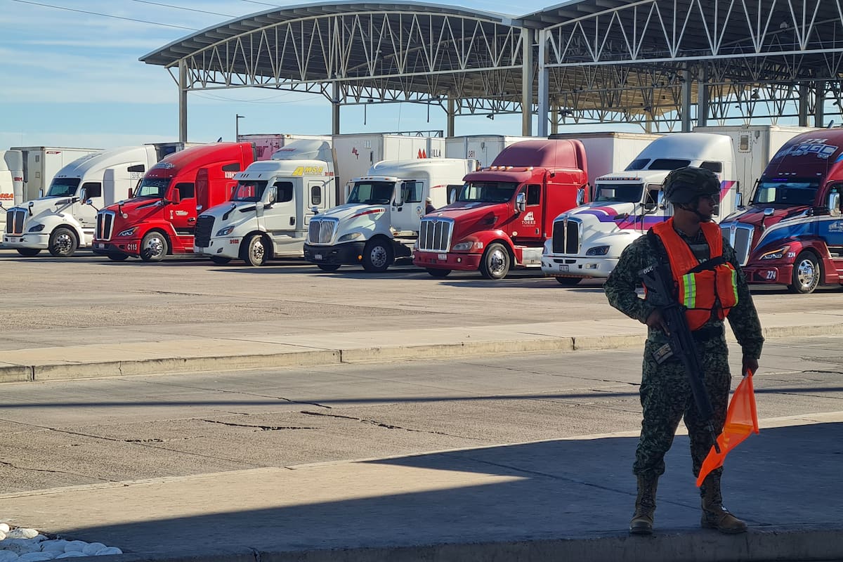 Productores exigen agilizar revisión en Precos de Querobabi por esperas de hasta 5 horas y piden carril Sentri