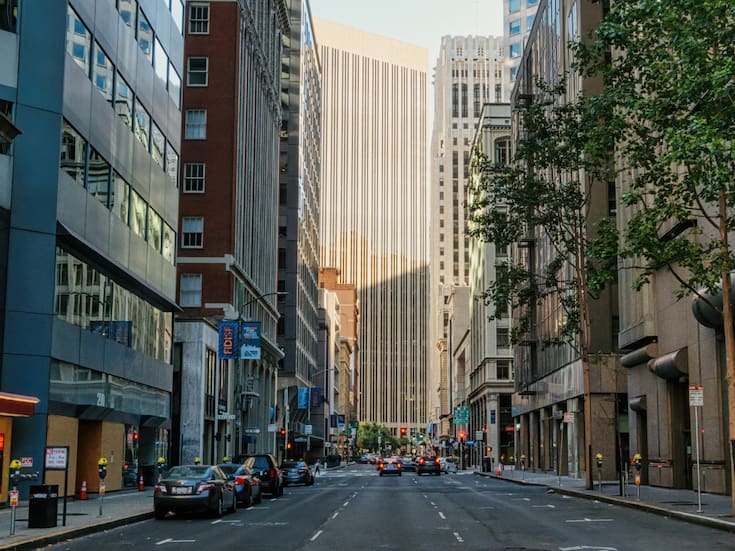 Ciudades modernas y salud: cómo el entorno urbano activa un estrés biológico continuo