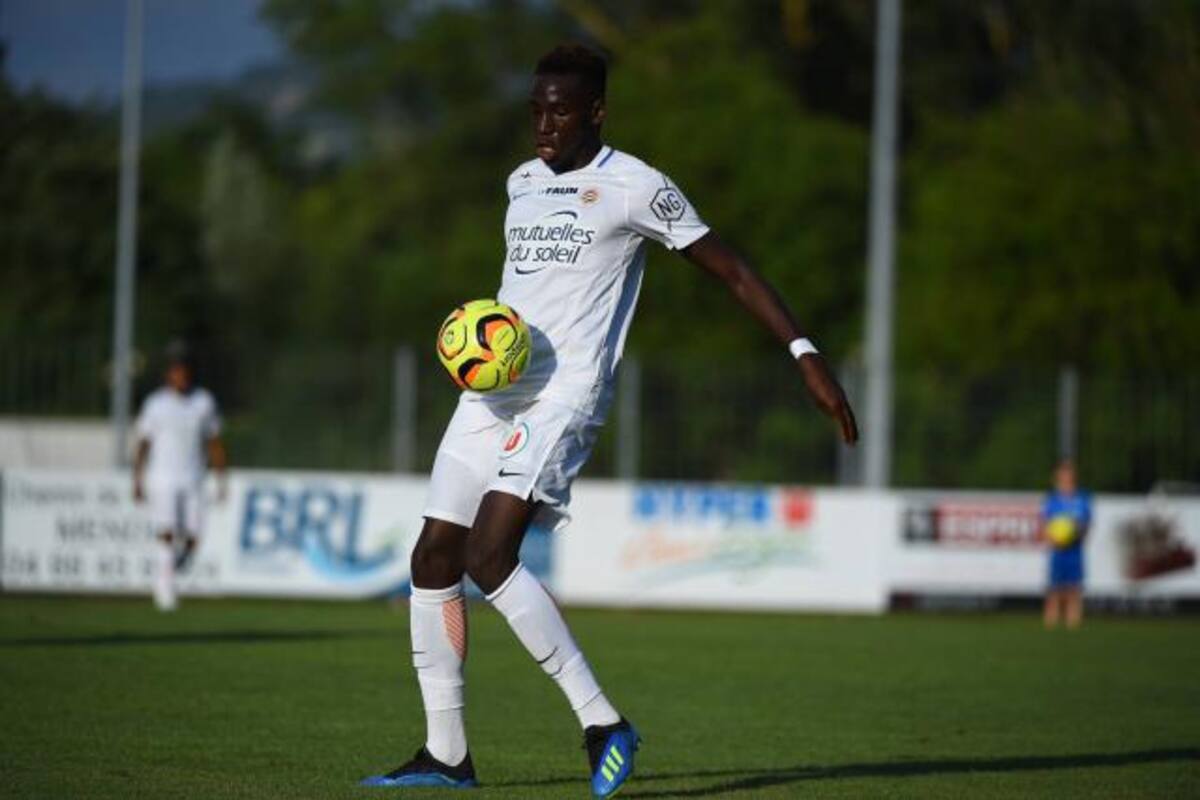 Futbolista del Montpellier, en terapia intensiva debido a posible Covid-19