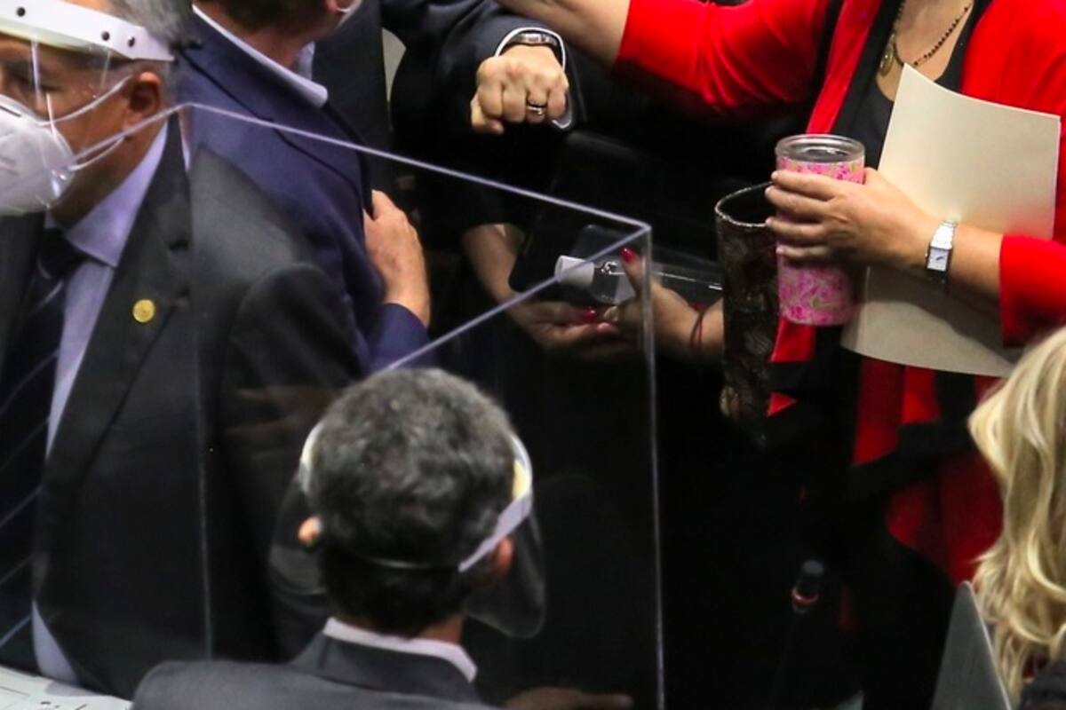 Entre "mentadas", diputados de Morena, PES y Verde aprueban desaparecer 109 fideicomisos