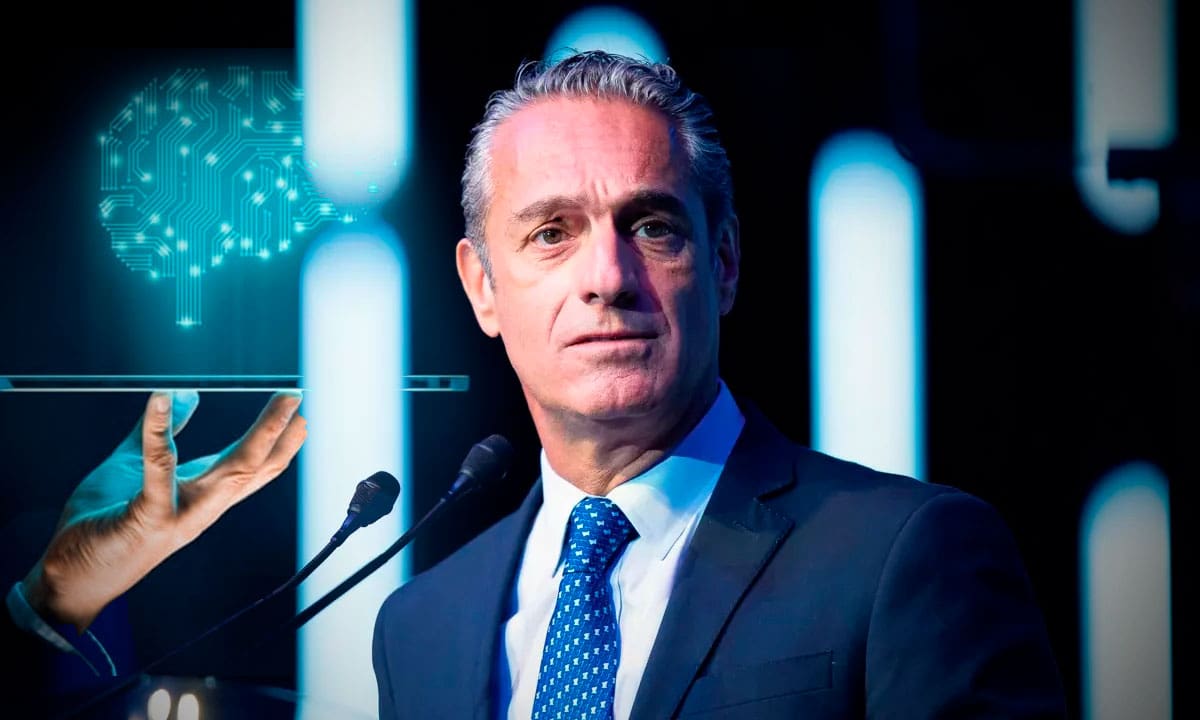 Carlos Slim Domit, principal heredero del imperio Slim, lidera empresas clave como Telmex, América Móvil y Grupo Carso, consolidando su influencia en el sector empresarial.