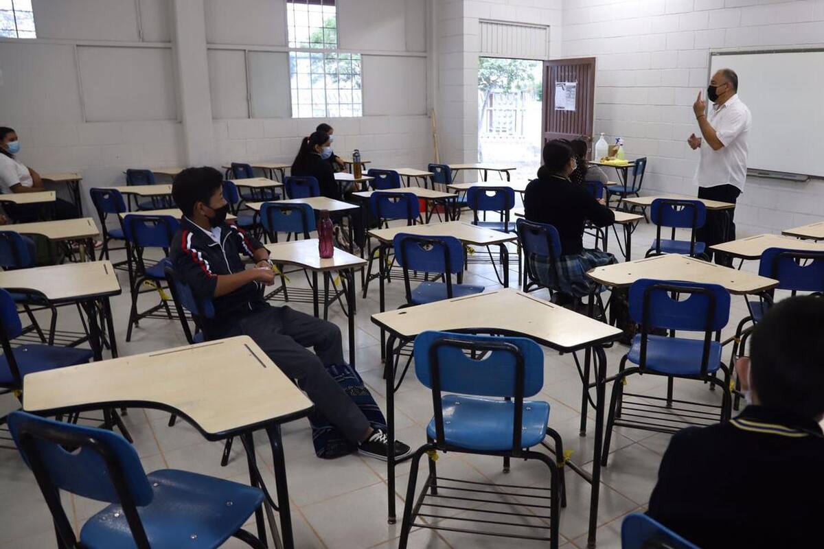 Regreso a clases: Miles de alumnos están de vuelta en las aulas de Baja California