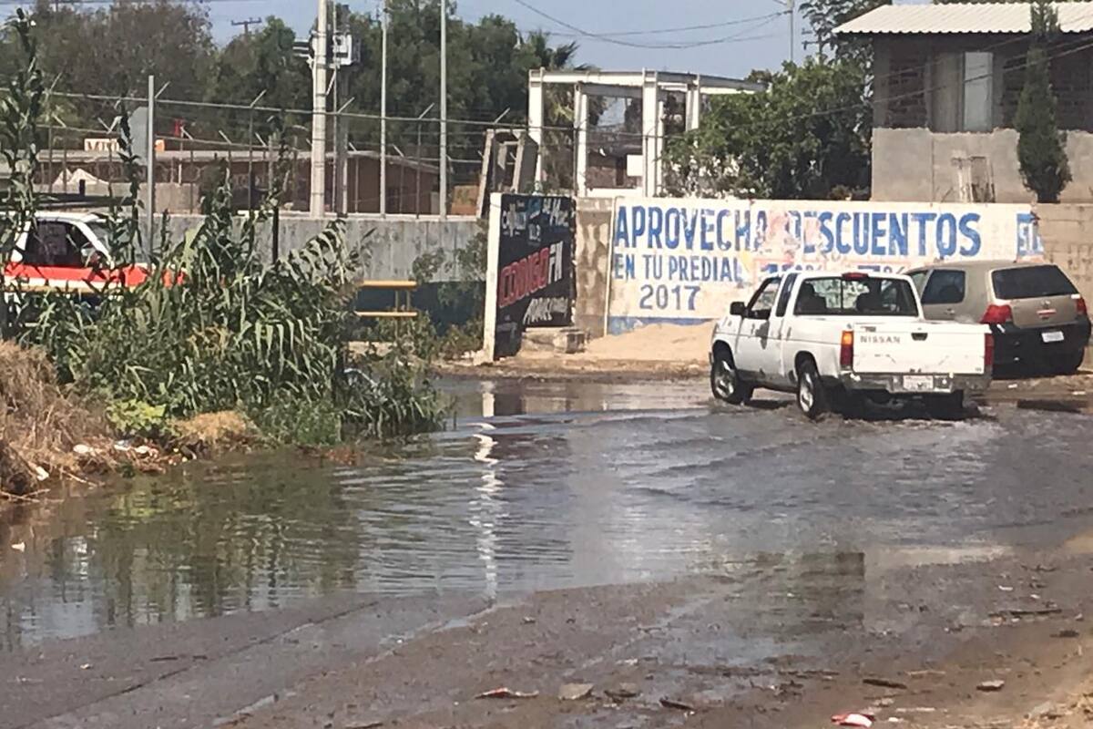 Rosarito: Vierten aguas negras en arroyo que va al mar