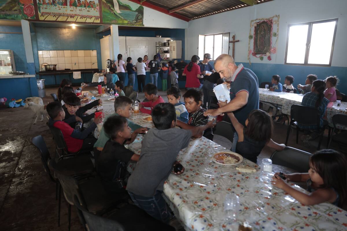 Cambia Ancelmo Ayala la vida de niños