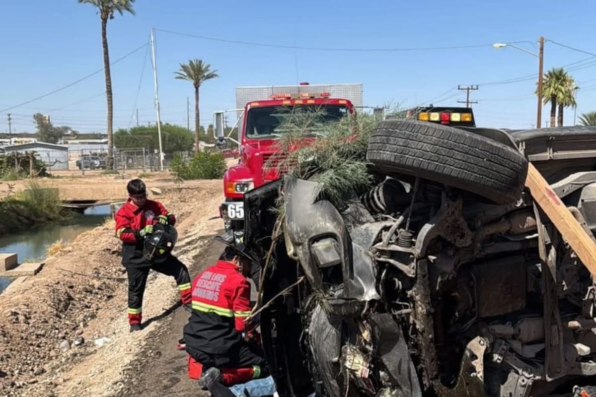 Accidente tipo volcadura provoca cierre total de carretera lateral San Luis