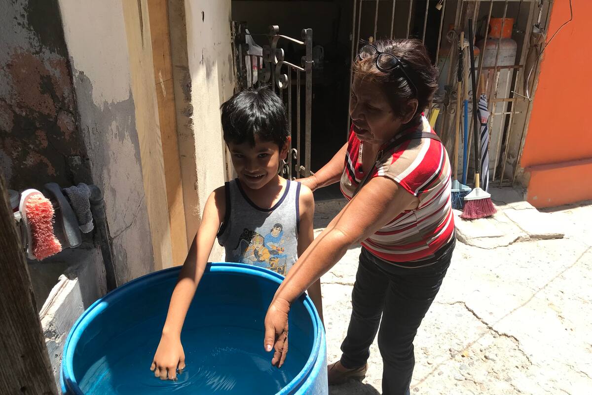Escasea el agua en la 5 de Mayo