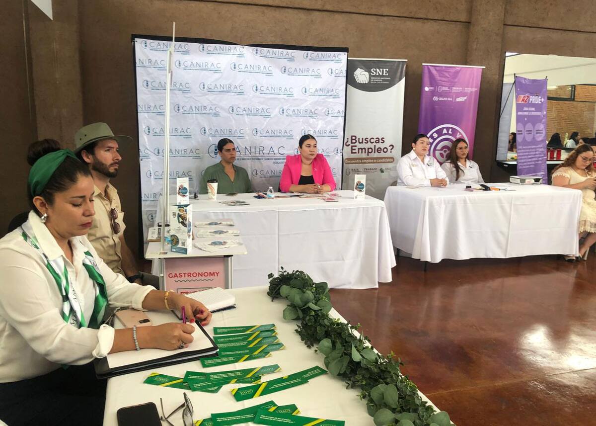 Durante el evento se ofrecieron en promedio 14 vacantes, pero además se promovieron apoyos para el autoempleo.