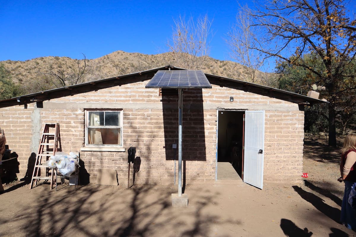 Llega la luz a ejido La Arizona de Nogales; instalan paneles solares