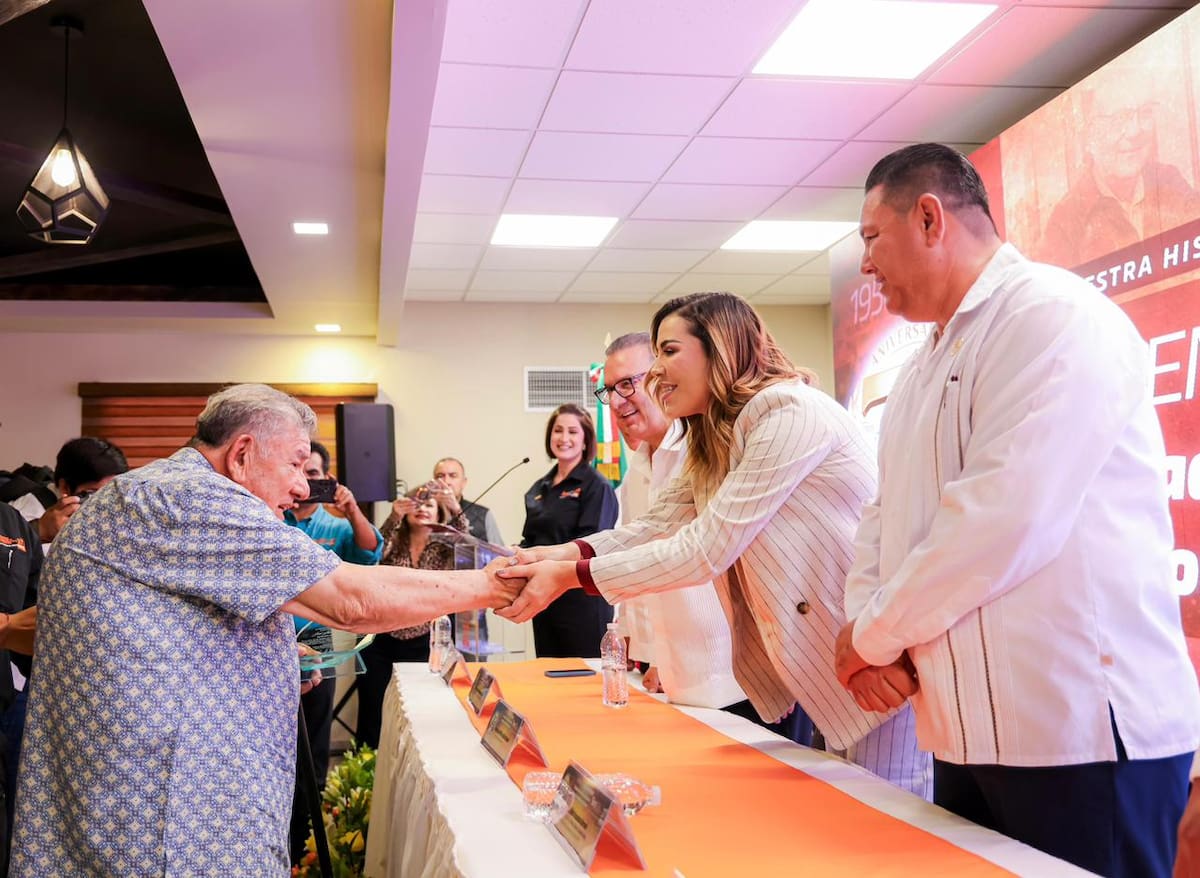 La gobernadora reconoció a la Sección 37 del SNTE en su 70 aniversario