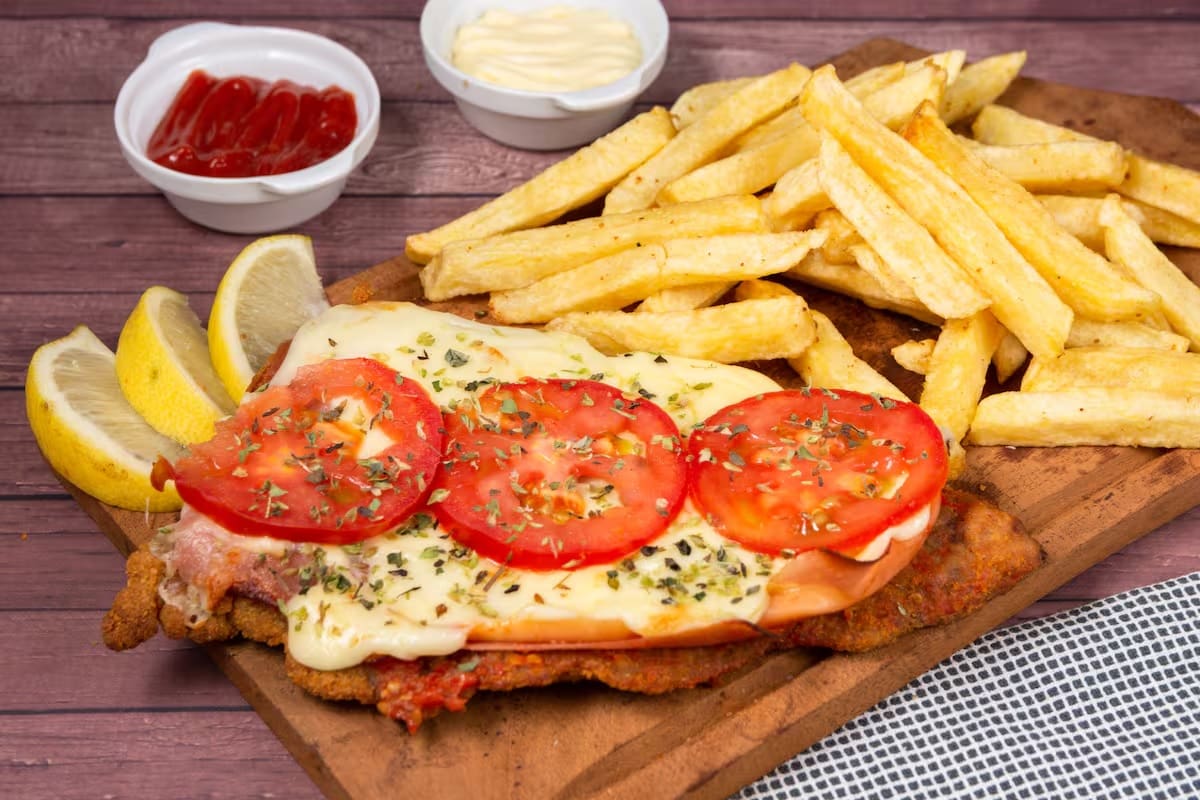 La milanesa napolitana y el error que la convirtió en ícono de la cocina argentina