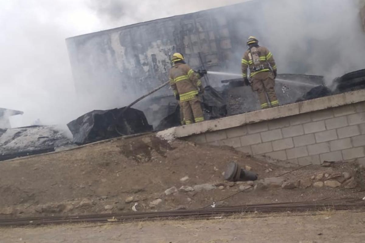 Incendio consume vivienda en Rosarito