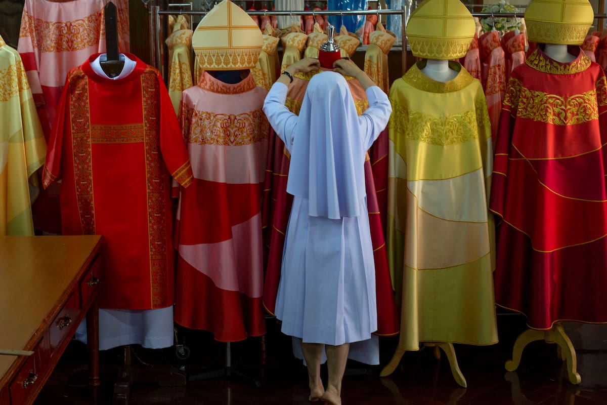 Sotanas de seda esperan al Papa en su visita a Tailandia