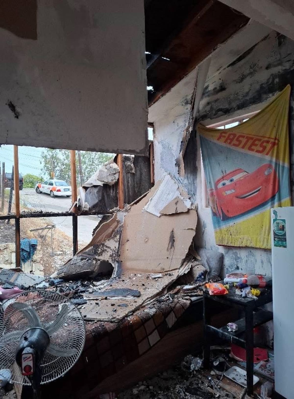 Natalia Guadalupe Hernández, una de las afectadas, narró con tristeza cómo, en cuestión de minutos, las llamas consumieron su hogar ubicado en la calle Platón, obligando a su familia a desalojar el lugar. Foto: Cortesía