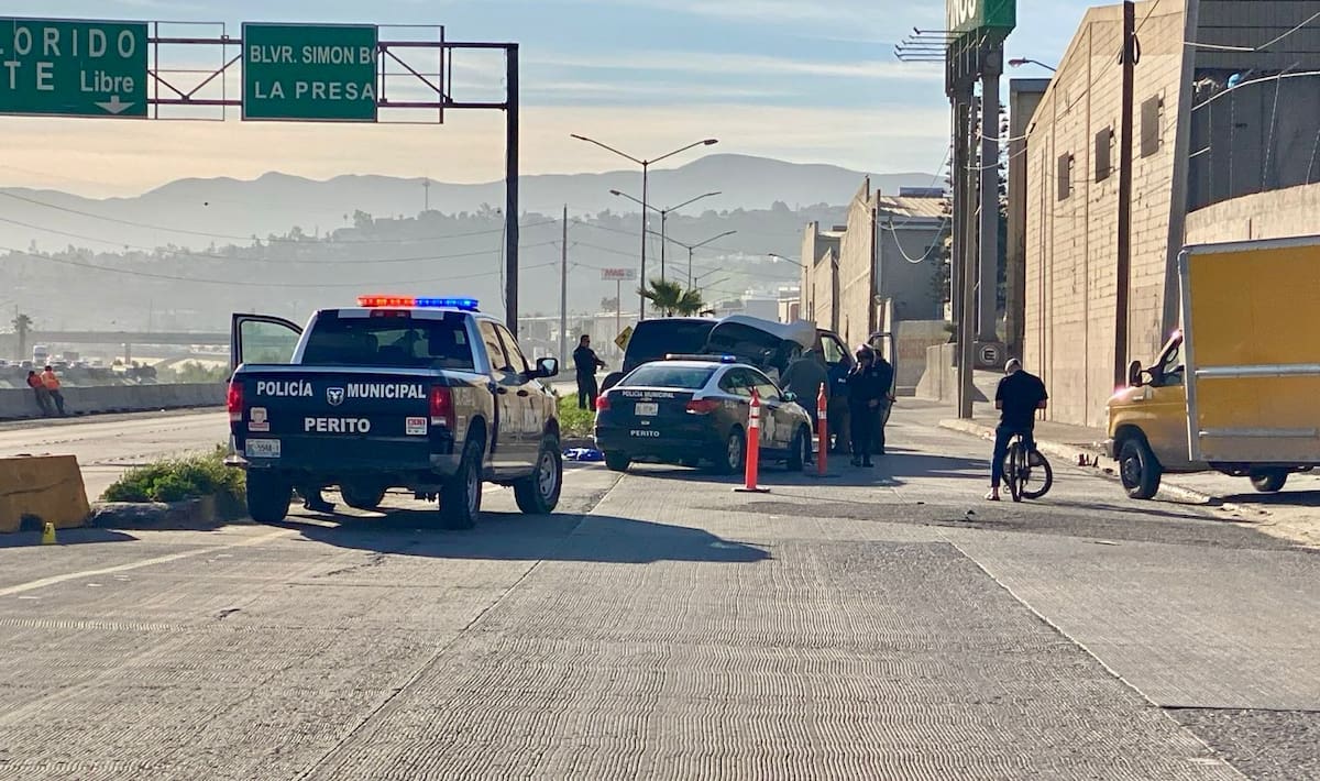 El accidente ocurrió en la Vía Rápida Poniente, a la altura del Parque Industrial Los Pinos, donde continúan trabajos de reparación. Foto: Border Zoom