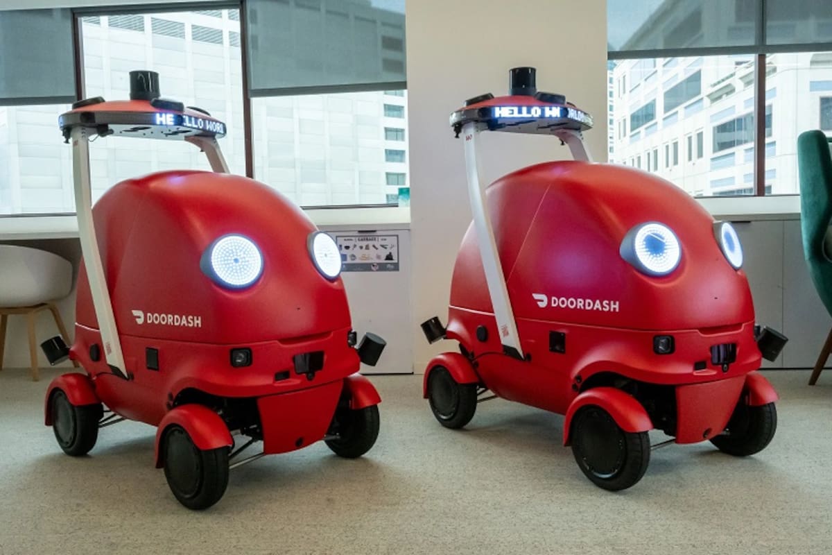 DoorDash presenta a “Dot”, su primer robot repartidor autónomo