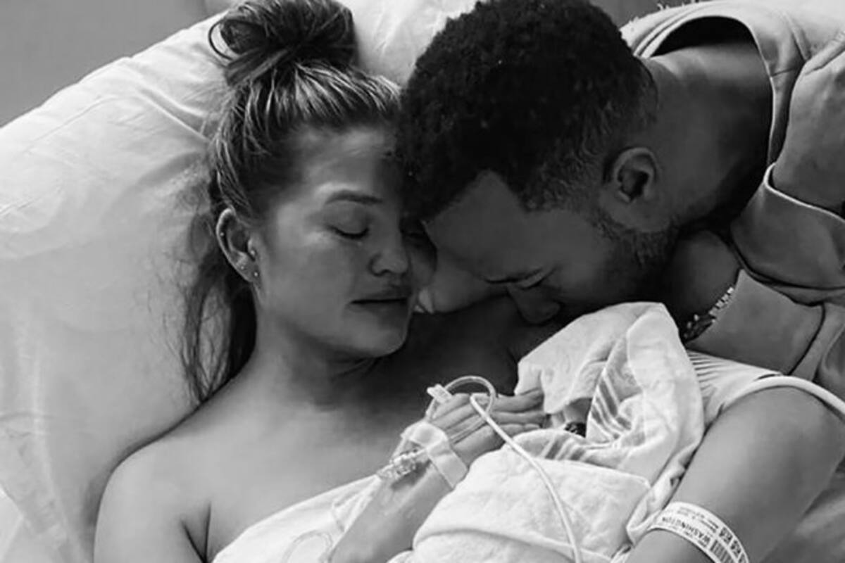 “Estoy arrepentida de no mirar su rostro cuando nació”: Chrissy Teigen habla de su bebé que falleció al nacer