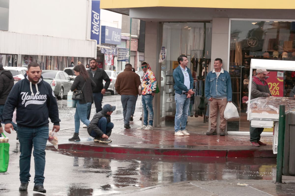 Personas protegiéndose del frío en Hermosillo. Foto: Archivo GH/Teodoro Borbón