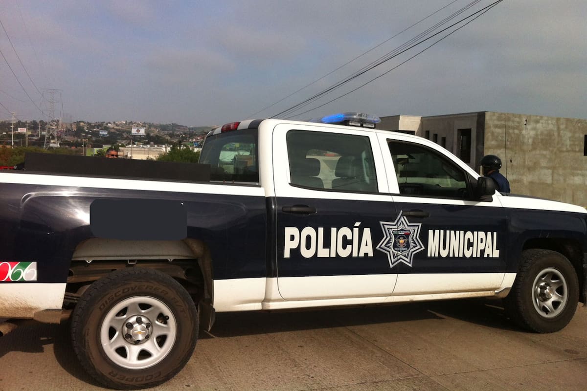 Atacan a tiros patrulla de la Policía Municipal en colonia Los Valles