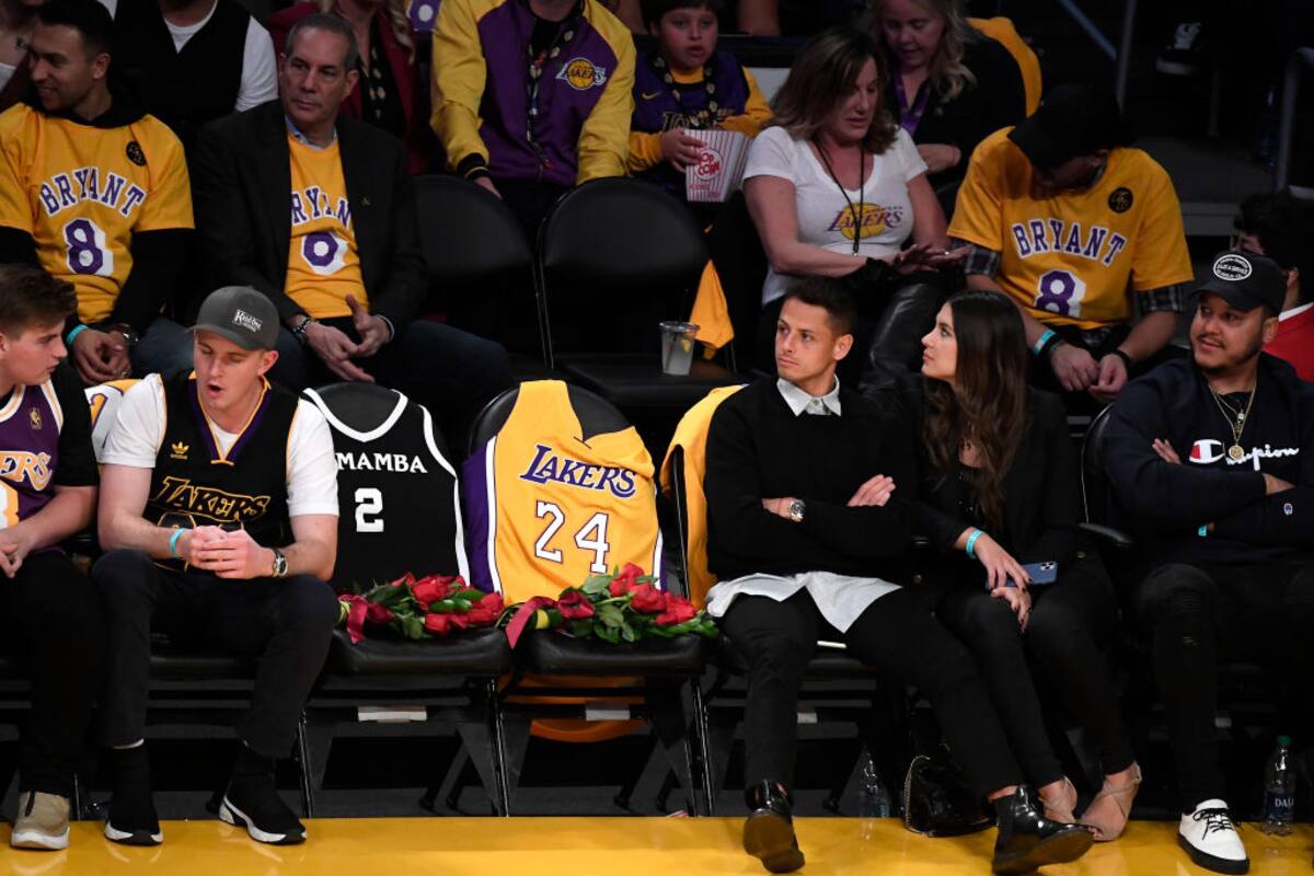 ‘Chicharito’ estuvo en primera fila del homenaje de Kobe Bryant