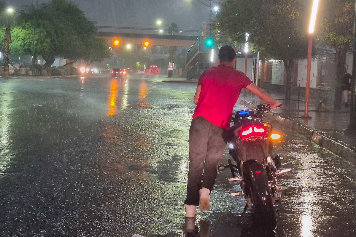 Tormenta eléctrica con vientos de 70 km/h impacta Hermosillo: recomendaciones de seguridad