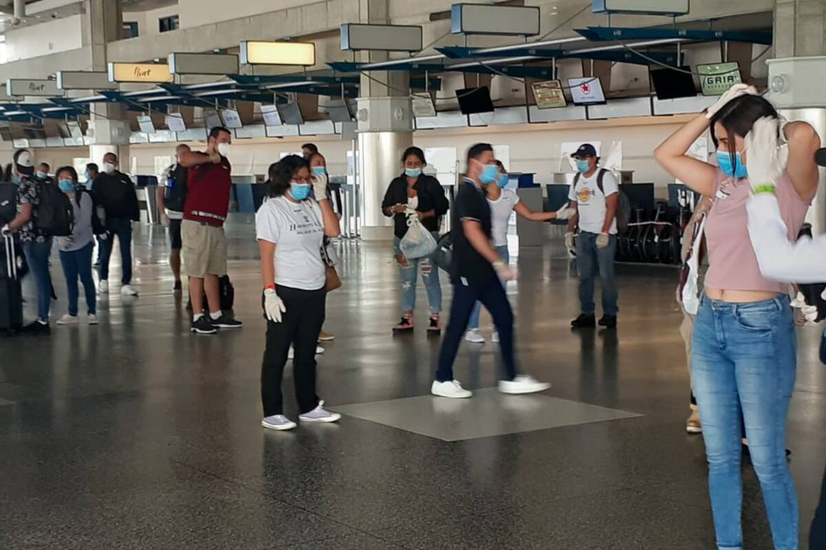 Más de 200 mexicanos varados en Barbados regresan a México