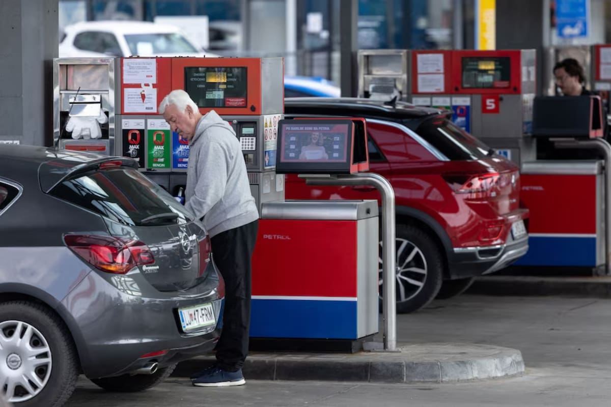 Eslovenia limita la compra de combustible a 50 litros diarios para particulares y 200 para empresas ante escasez temporal en gasolineras y despliega Ejército para garantizar distribución