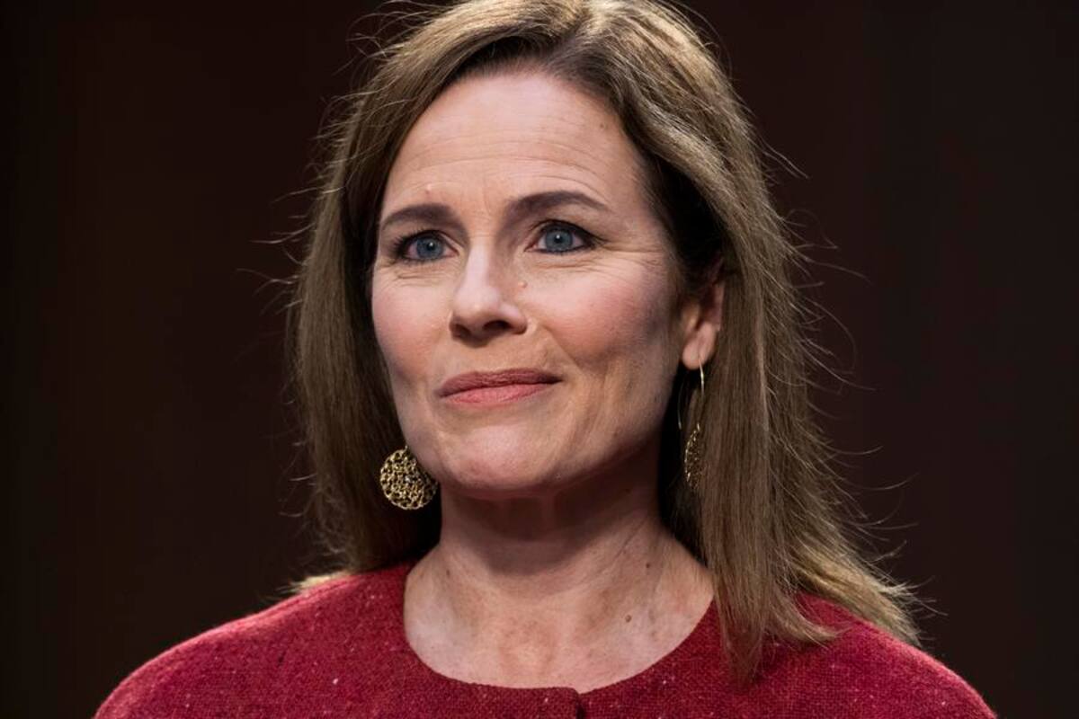 Senado de EU confirma a Amy Barrett como nueva jueza del Supremo
