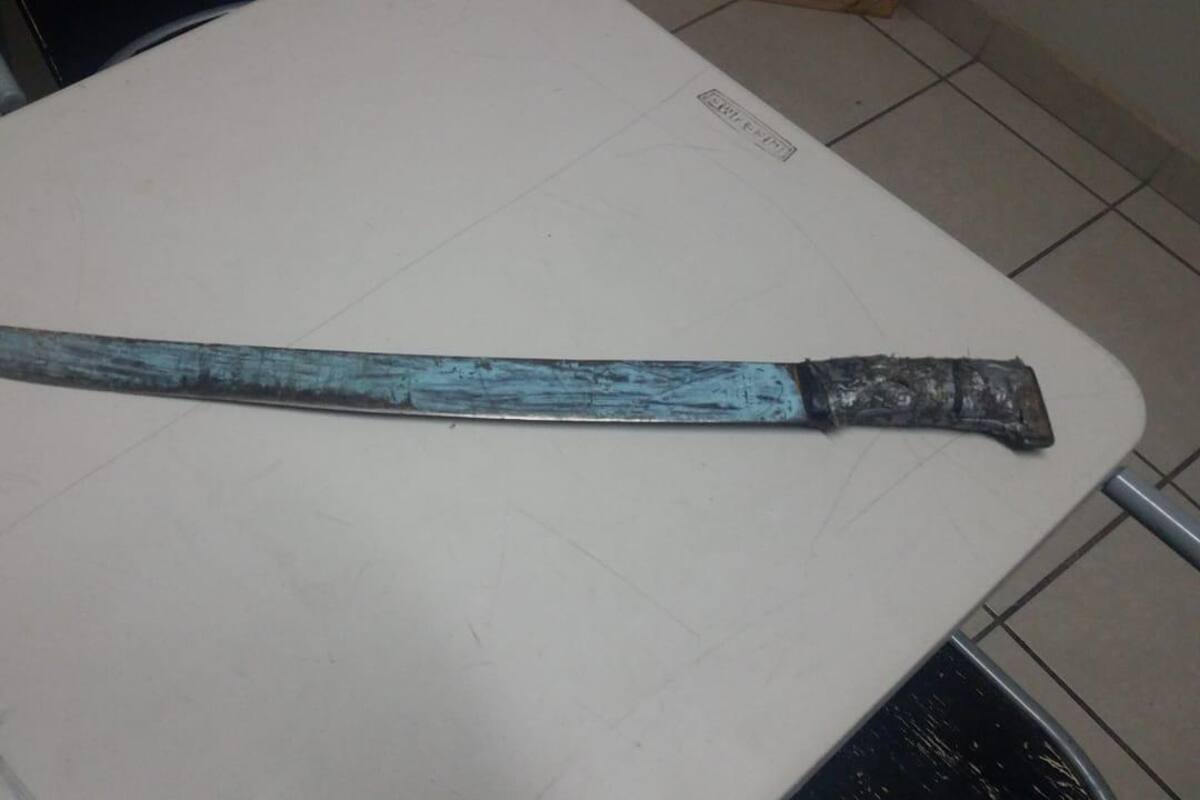 Entran a casa con machete para asaltar