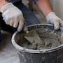 ¿Sirve el detergente para reparar grietas con cemento? Esto ocurre al añadirlo a la mezcla