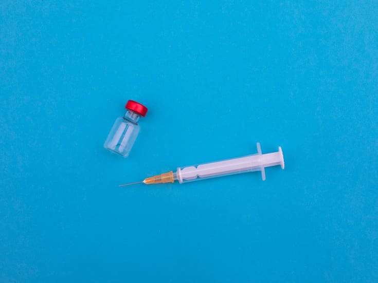 Aumenta en EEUU el rechazo a la inyección de vitamina K en recién nacidos y médicos alertan por riesgo de sangrados graves