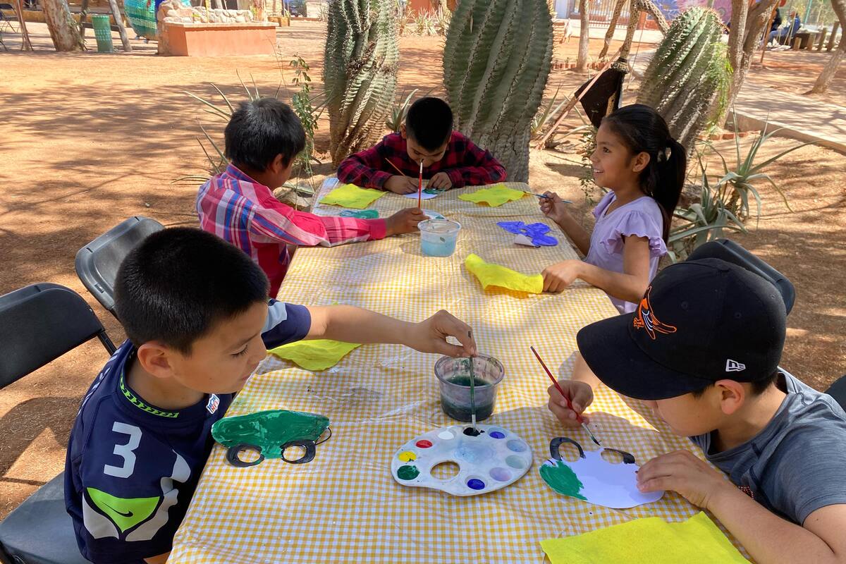Música popular, danza y artesanías en el evento de Cultura Viva Yaqui