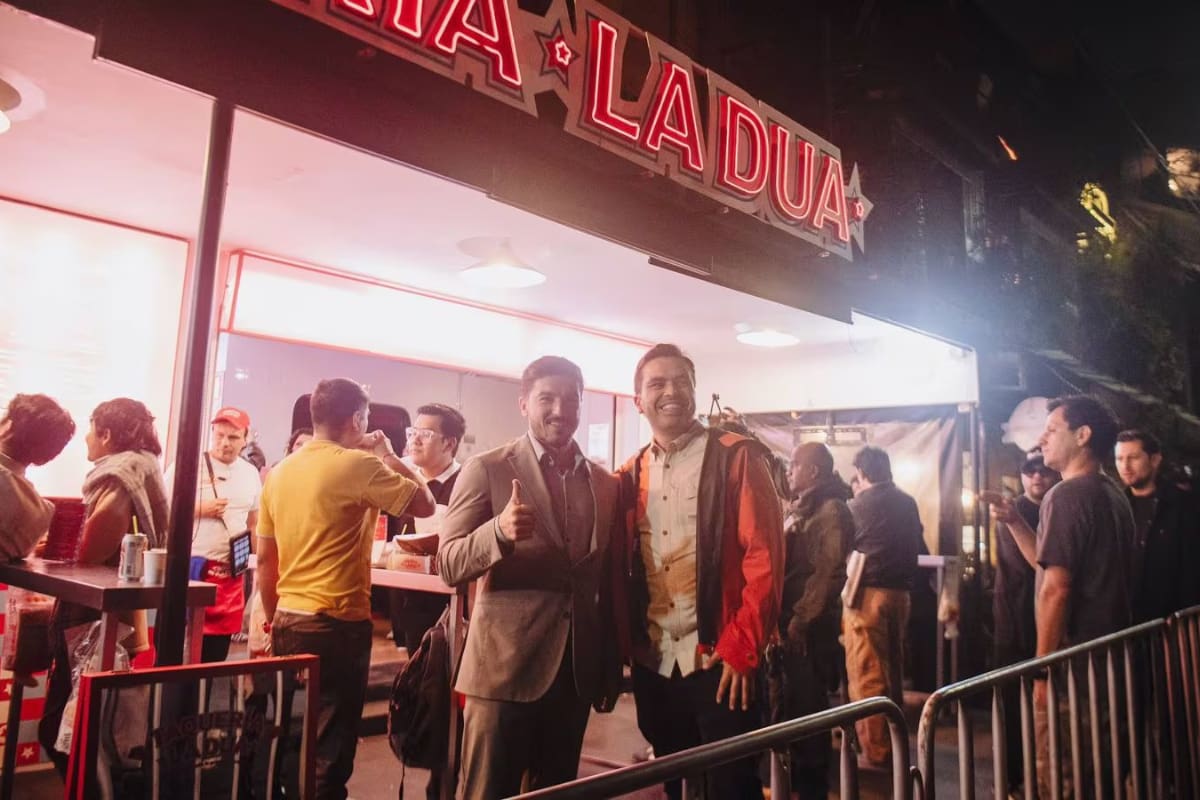 Samuel García y Jorge Álvarez Máynez visitan la taquería de Dua Lipa en CDMX