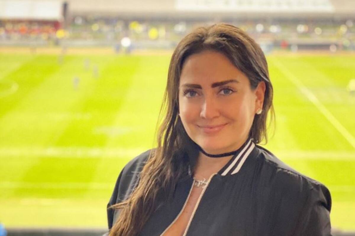Celia Lora se muestra semidesnuda en erótica imagen