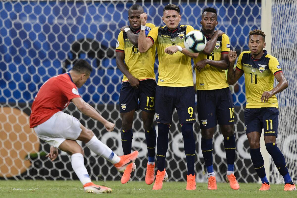 Chile a los cuartos de final apretando los dientes con un 2-1 a Ecuador