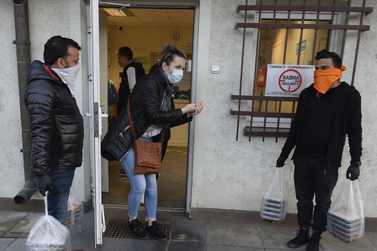 Coronavirus: Alcohol confiscado en Polonia es usado para preparar desinfectante