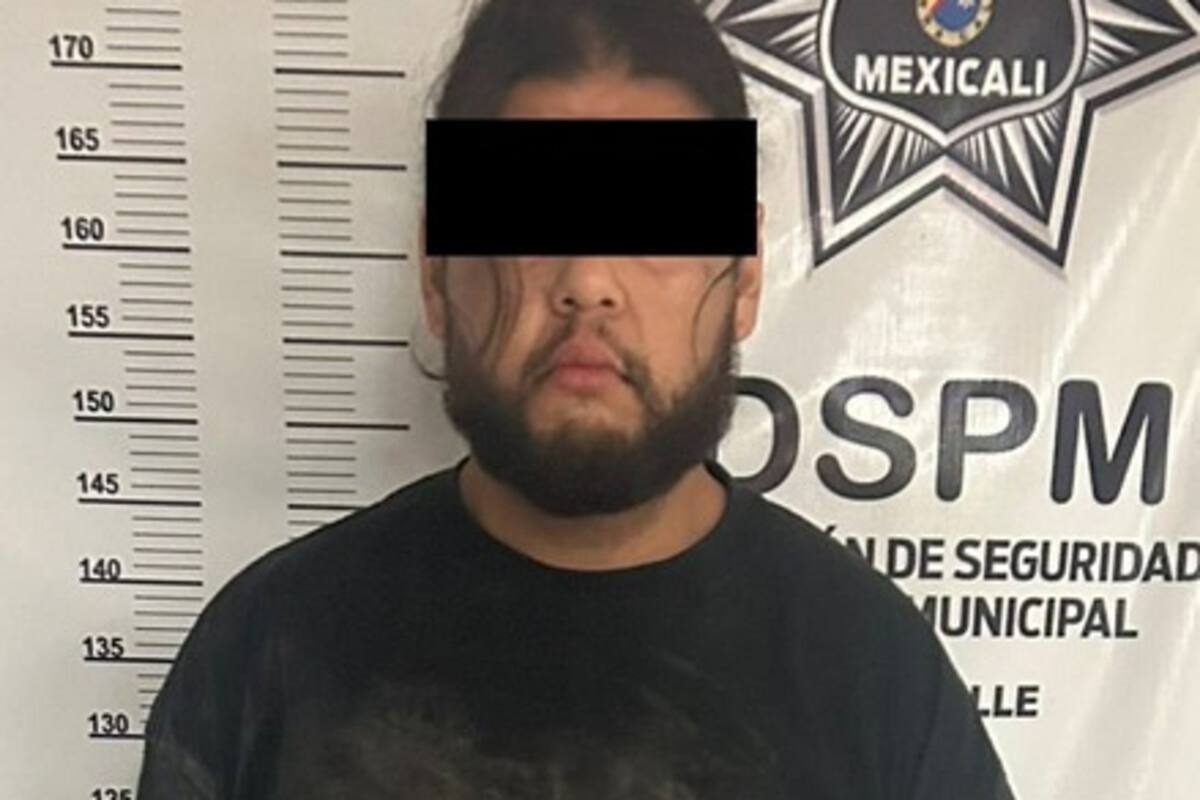 Capturan a hombre tras robar un auto y chocar en su intento de fuga