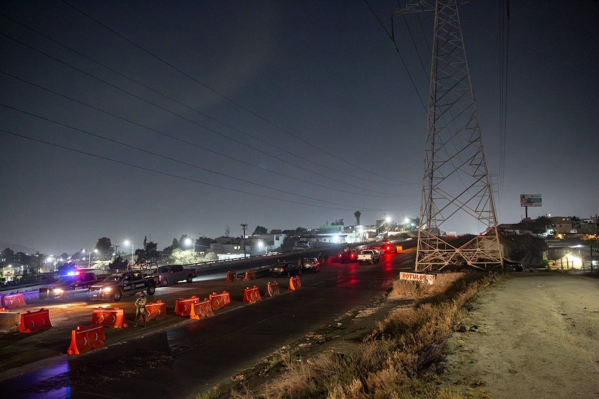 Al arribo de las unidades, junto a paramédicos, se confirmó que la víctima ya no contaba con signos vitales. Foto. Border Zoom