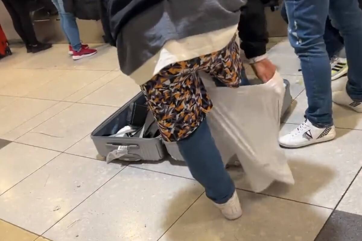 Video viral: Hombre se pone la ropa de su maleta para no pagar equipaje extra
