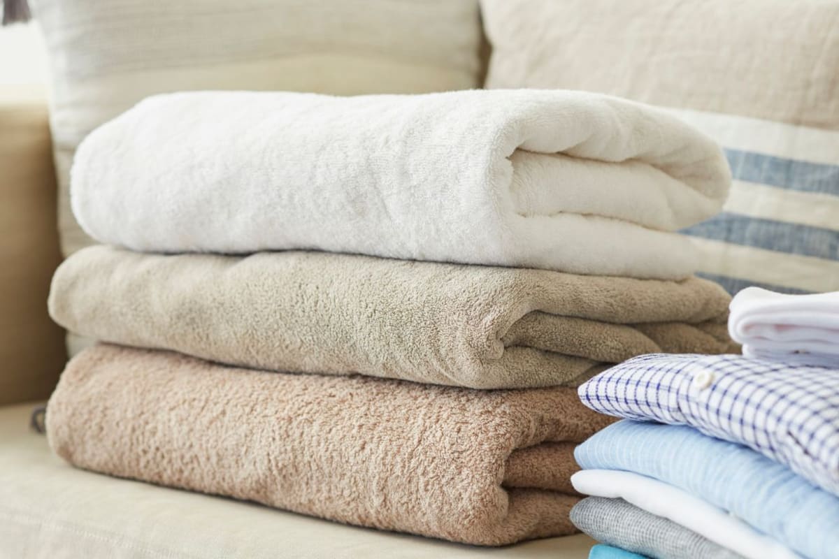 Cómo lavar correctamente las toallas del baño para evitar olor a humedad, acumulación de bacterias y desgaste de la tela